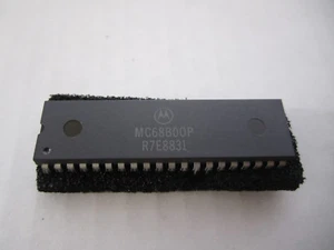 Motorola MC68B00P 68B00 6800 8-Bit Microprocessor PDIP40 - Picture 1 of 3
