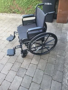 NEU Rollstuhl Faltbar Leicht (Stahlkonstruktion 17,5 Kg), Klappbare Armlehnen Un - Bild 1 von 3