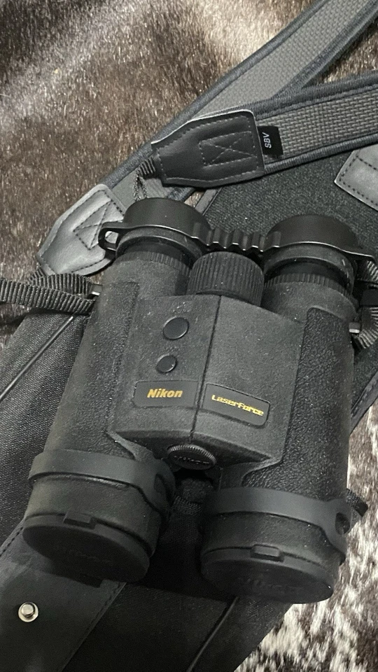 Бинокль с дальномером Nikon 10x42 LaserForce - Изображение 1 из 4