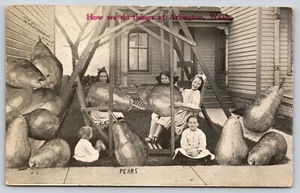 Postal Cómo hacemos cosas en Arlington Washington Pears exageración niños - Imagen 1 de 2