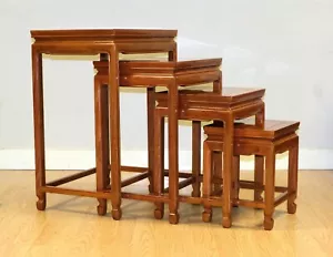 ENCANTADOR CONJUNTO DE CUATRO MESAS DE MADERA DURA CHINA EN PIES CUADRADOS - Imagen 1 de 17