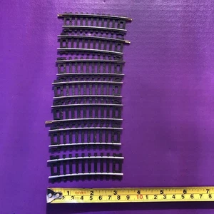 Lote de 7 vías de tren plateadas curvas escala HO 1/3 R18" hechas en Yugoslavia - Imagen 1 de 3