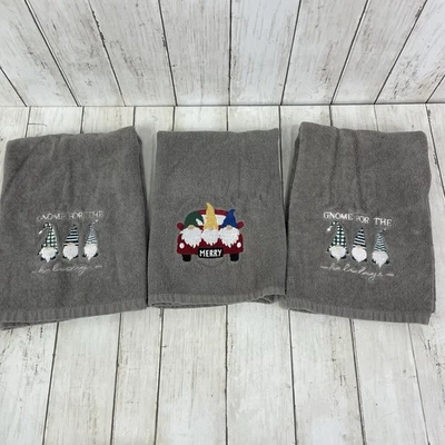 Juego de 3 toallas de mano bordadas de gnomo de Navidad gris “gnomo para las fiestas” Foto 1 de 4