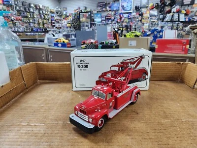 1995 First Gear 1957 Phillips 66 International R-200 Tow Truck 1:34 Scale - Image 1 of 4