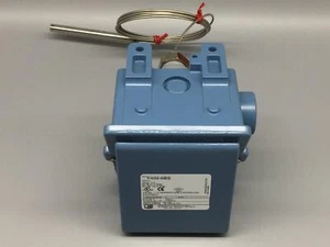 UNITED ELECTRIC CONTROLS COMPANY F402-6BS SERIES 400 TEMPERATURE SWITCH - Picture 1 of 5