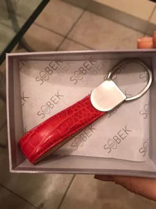 SCHÖNER SCHLÜSSELANHÄNGER AUS ECHTEM KROKODIL FARBE ROT - Bild 1 von 3