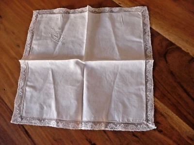 Linge ancien Mouchoir linon blanc dentelle tulle et broderie de fleur - Photo 1/4