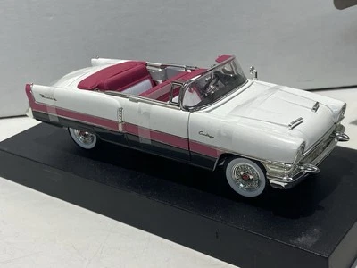 Packard Caribbean 1955 convertible blanco y rosa modelo de coche fundido a presión 1:32 Foto 1 de 4
