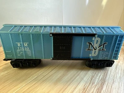 MARX O GAUGE POSGUERRA BOSTON & MAINE BM 77003 AZUL BRILLANTE VAGÓN DE CARGA DE OCHO RUEDAS Foto 1 de 4