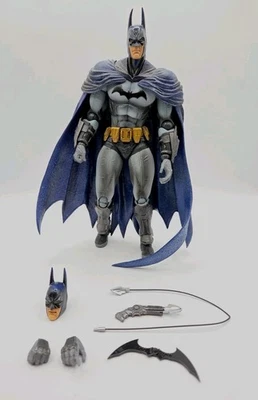BATMAN Nº 1 Figura de Acción Arkham City Square Enix Playarts Kai Usada en Excelente Condición Completa  Foto 1 de 4
