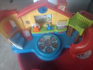 2013 Fisher Price Little People Place- Musical Preschool, School Playset - Picture 1 of 5
