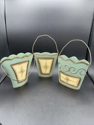 Juego de 3 cestas de hojalata vintage de decoración de pared de arte de metal - pintadas a mano Foto 1 de 4