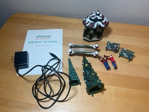 1995 Mr Christmas Holiday Skaters Ersatzteile Posten Pavillon, Bäume, Adapter - Bild 1 von 5