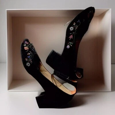 Zapatos vintage para dama LAVANDERÍA talla 7,5 negros gamuza correa para el tobillo bordado floral  Foto 1 de 2