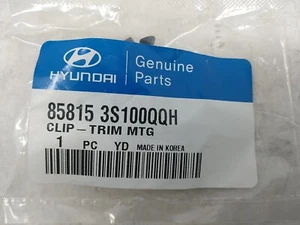 Clips de montaje originales Hyundai 85815 3S100QQH, cantidad de 2, negro, NUEVO - Imagen 1 de 3