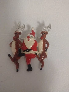 Vintage 80er Danecraft emaillierte Weihnachtsbrosche tanzender Weihnachtsmann & Rentier skurril  - Bild 1 von 5