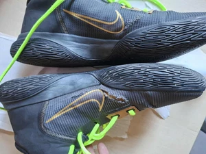 nike kyrie flytrab 48,5 nero oro - UK 13 US 14 (come foto) - Picture 1 of 13