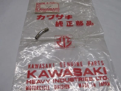 Peça guia de cabo Kawasaki KD175 FABRICANTE DE EQUIPAMENTO ORIGINAL 1976-1979 # 16077-015 - Imagem 1 de 2