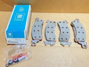 GM 1154121 Brake Pad Set - 1968-1972 Impala & Caprice w Single Piston Front Disc - Picture 1 of 8
