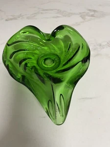CENICERO DE VIDRIO ARTE VERDE VINTAGE 7” SOPLADO A MANO MEDIADOS DE SIGLO MODERNO - Imagen 1 de 8