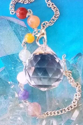 Crystal Dowsing Pendulum, LARGE DIAMOND CUT CRYSTAL QUARTZ DOWSING PENDULUM - Image 1 of 2