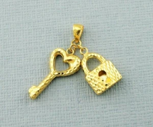New 9ct Yellow Gold Diamond Cut Heart Key & Padlock Charm / Pendant - Picture 1 of 3