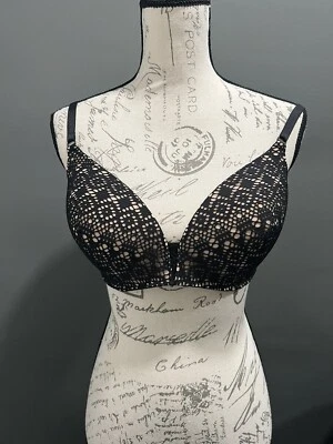 NWOT VICTORIAS SECRET SEXY CROCHET LACE BRA - Immagine 1 di 4
