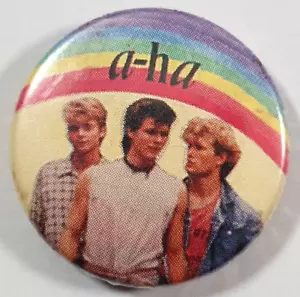 1980's a-ha Norwegian Pop Band Plastic/Tin Badge 26mm Diameter - Picture 1 of 2