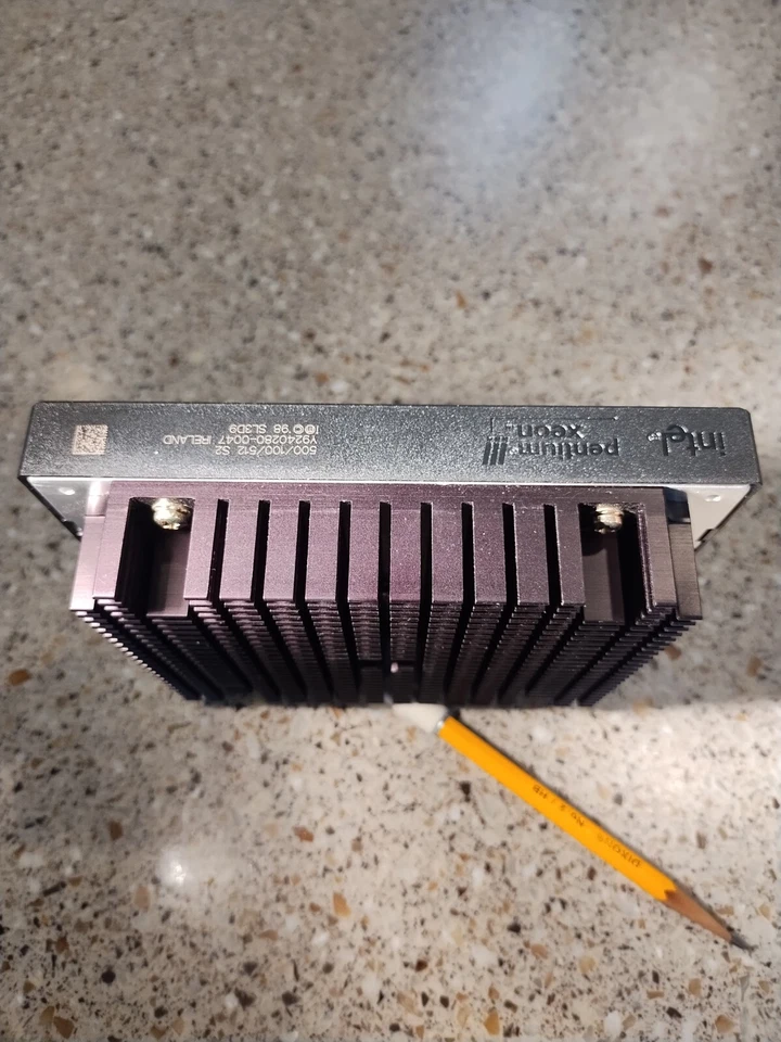 Intel Pentium III Xeon 500MHz (BX80525KY500512) Processor - Image 1 of 4