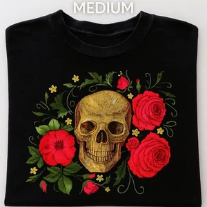 T-shirt nera Skull & Roses maglietta ricamata floreale grafica gotica unisex media - Foto 1 di 7
