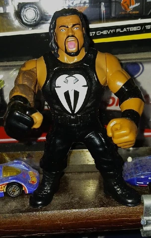 WWE MATTEL RETRO SERIES 1 ROMAN REIGNS RARE FIGURE Used No Card Or Packaging Cover