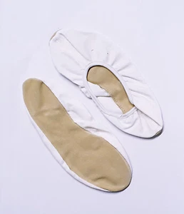 IWA Gymnastikschuhe aus Baumwolle, WEISS, mit Ledersohle - Bild 1 von 3