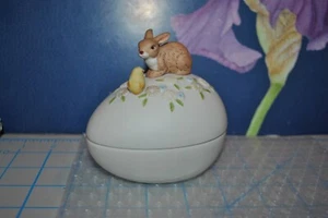 Easter EGG Trinket Box/Dish RABBIT/BUNNY CHICK Raised Flowers Porcelain TAIWAN - Picture 1 of 5