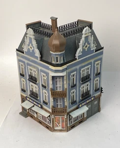 Faller HO 927 Corner Row Building 4-1/2" x 4-1/2" x 7" High - Picture 1 of 4