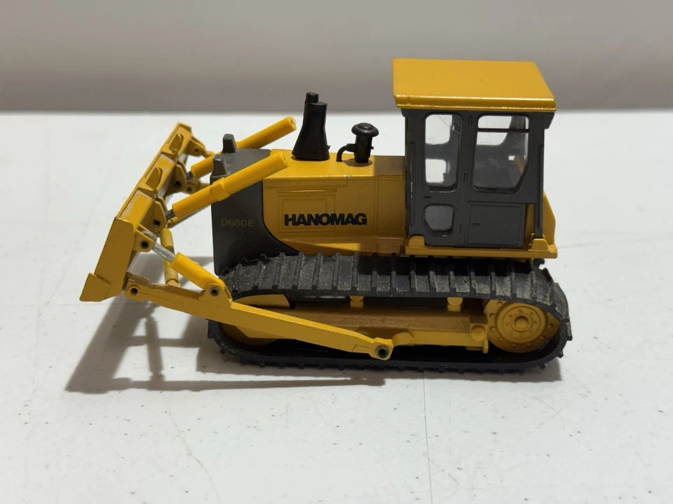 HANOMAG D680E DOZER - 1:50 SCALE DIECAST MODEL #2853 CONRAD CONSTRUCTION VINTAGE - Image 1 of 4