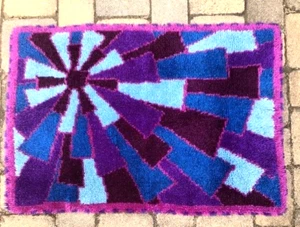 Vintage Mid Century Modern 60s 70s Retro Purple Blue Geometric Sunburst Hook Rug - Picture 1 of 6