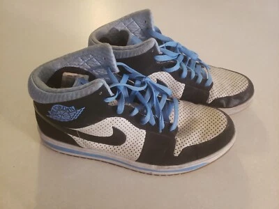 RARO. Air Jordan Alpha 1 While/Black, University Blue 392813 103 (Talla 12) Foto 1 de 4