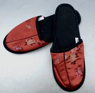 Zapatillas chinas rojas de satén bordadas flores florales talla XL unisex ropa de salón Foto 1 de 4