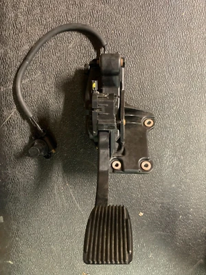 РЕГУЛИРУЕМАЯ ПЕДАЛЬ ГАЗА акселератора FORD F150 SUPERCAB 2010 с двигателем/кабелем - Изображение 1 из 4