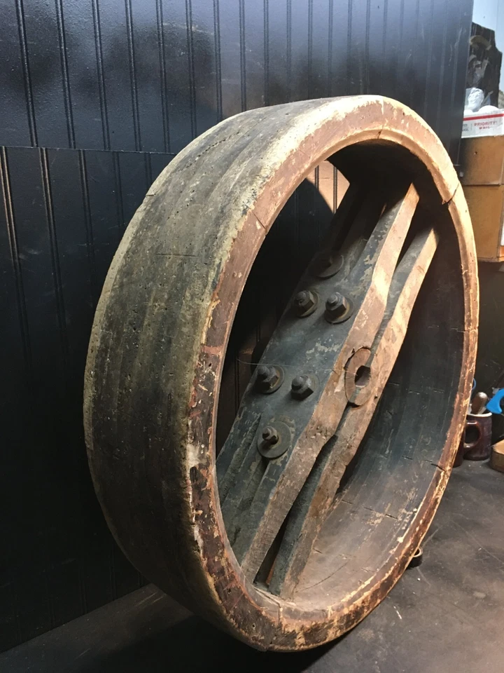 Polia de correia plana antiga recuperada moinho de grão 30” diâmetro roda de mosca de fábrica - Imagem 1 de 4
