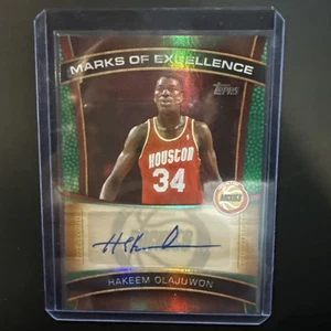 Hakeem Olajuwon Auto SS# 90/99 2025-26 Topps Marks Of Excellence Rockets HOF - Bild 1 von 2