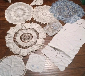 Vintage Hand Crocheted Small Medium Large Doilies & Linens Lot Of 9 - Imagen 1 de 9
