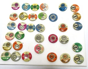 33 U.A.W UNION MEMBERS BUTTON PIN BACK 1964-1970 - Picture 1 of 6