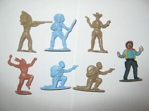 Hilco cowboys /Indians made by Cherilea 6 in 5 poses very good condition 1960's