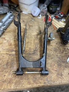 1980 Yamaha DT100 Swingarm 52110-447-000ZA - Foto 1 di 3