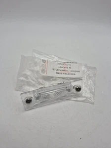 Volkswagen Transporter T5 2003-2015 Genuine Number Plate Light 3B5943021E OEM - Imagen 1 de 11