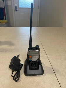 Émetteur-récepteur talkie-walkie bidirectionnel bi-bande BaoFeng UV-5RE V/UHF 400-520 MHz - Photo 1/6