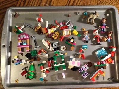 LEGO Santa, reno, pingüino, árbol, perrito caliente, piezas diversas Foto 1 de 4