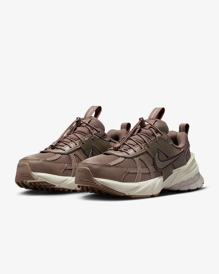 Nike женщин V2K запустить - норка коричневый/светлая кость/серый - IH0388-200 ускоренная доставка - Изображение 1 из 4