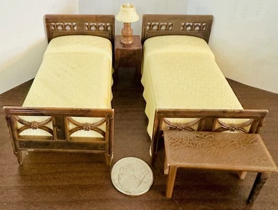 Vintage Renwal Dollhouse Plastic Bedroom Furniture Mixed Lot - Image 1 of 4